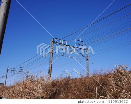 Electric wires, railroad tracks, Tobu Tojo Line electric wires, trains, the structure of electric wires, how to apply tension, the blue sky is so beautiful, the aesthetics of electric wires Electric wires, railroad tracks, Tobu Tojo Line electric wires, trains, the structure of electric wires, how to apply tension, the blue sky is so beautiful, the aesthetics of electric wires 110915622