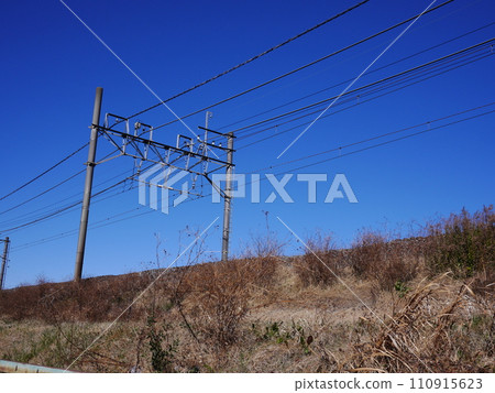 Electric wires, railroad tracks, Tobu Tojo Line electric wires, trains, the structure of electric wires, how to apply tension, the blue sky is so beautiful, the aesthetics of electric wires Electric wires, railroad tracks, Tobu Tojo Line electric wires, trains, the structure of electric wires, how to apply tension, the blue sky is so beautiful, the aesthetics of electric wires 110915623