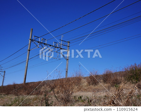 電線、鐵軌、東武東上線電線、火車、電線的結構、如何施加拉力、藍天好美、電線的美學 電線、鐵軌、東武東上線電線、火車、電線的結構、如何施加拉力、藍天好美、電線的美學 110915624