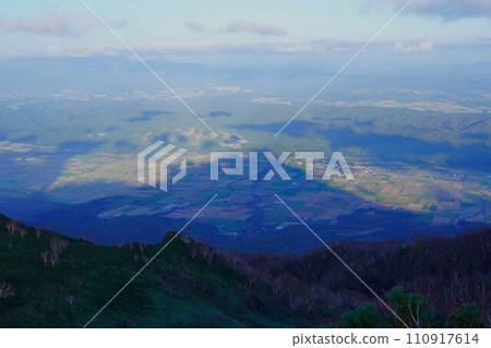 從雲浦山看蘆別山的影子和屏風岩 從雲浦山看蘆別山的影子和屏風岩 110917614