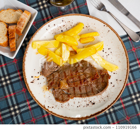 Traditional spanish grilled beef with potato 110919166