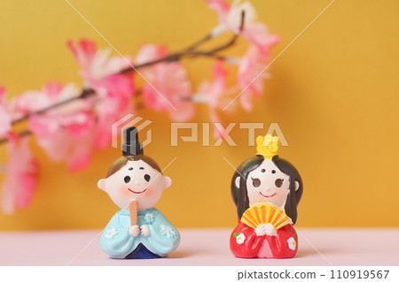 Hina doll toys and peach flowers on golden background 110919567