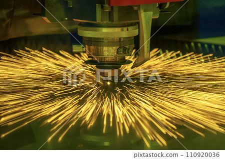 The fiber laser cutting machine cut the metal plate with the sparkling light. The fiber laser cutting machine cut the metal plate with the sparkling light. 110920036