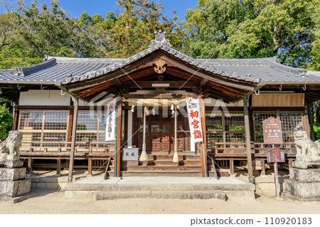 Koizumi Shrine worship hall in Koizumi-cho, Yamatokoriyama City, Nara Prefecture (Important Cultural Property) 110920183
