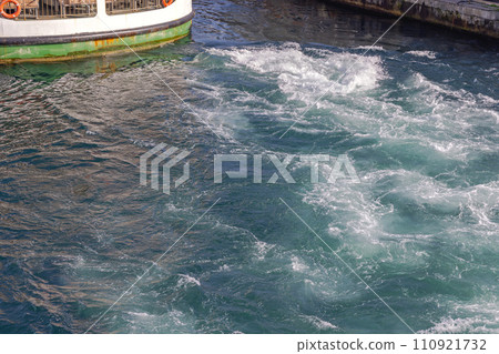 Whirlpool Ship Water 110921732