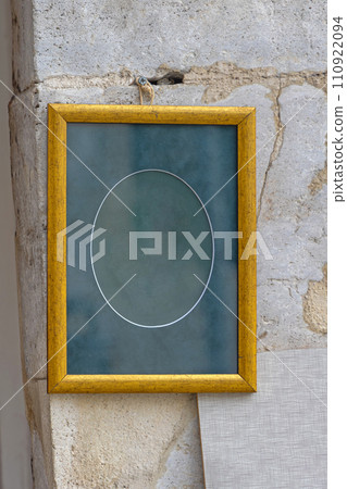 Golden Frame Oval Insert 110922094