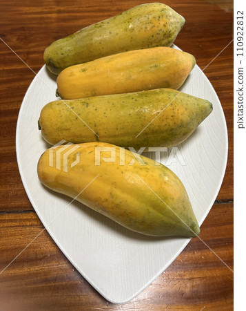 Freshly picked papaya on a plate 110922812