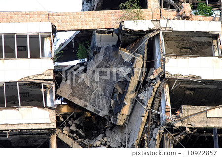 Collapsed building 110922857