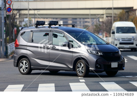 Minivan image 110924689