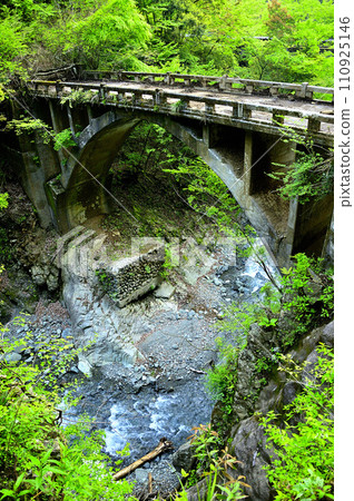 Hontani River in the Tanzawa Mountains, Hontani Forest Road, Old Seto Bridge Hontani River in the Tanzawa Mountains, Hontani Forest Road, Old Seto Bridge 110925146