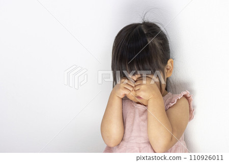 Crying girl (3 years old, Japanese) Crying girl (3 years old, Japanese) 110926011