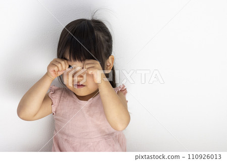 Crying girl (3 years old, Japanese) Crying girl (3 years old, Japanese) 110926013