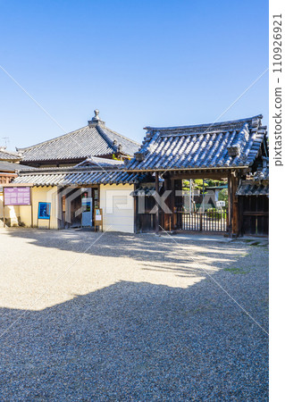 Chuguji Temple Sanmon (Hokozan) in Ikaruga Town, Ikoma District, Nara Prefecture Chuguji Temple Sanmon (Hokozan) in Ikaruga Town, Ikoma District, Nara Prefecture 110926921