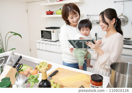 Kitchen mom friend Kitchen mom friend 110928126