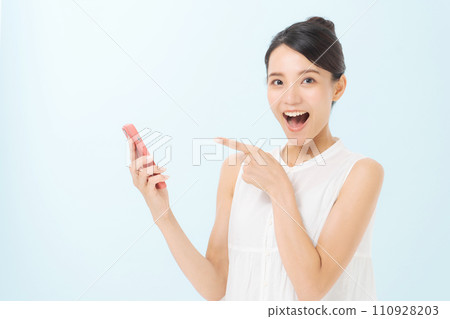 A woman in her 30s with a smartphone A woman in her 30s with a smartphone 110928203