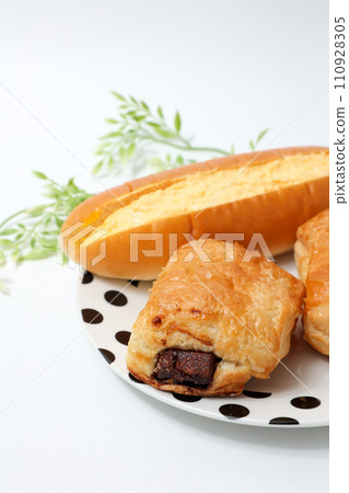 丹麥語, 巧克力, 麵包, 麵包, 蛋捲, 早餐, 派皮, 早餐, 西餐, 巧克力, 盤子 110928305