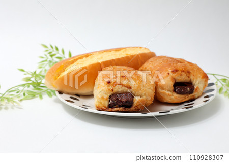 丹麥語, 巧克力, 麵包, 麵包, 蛋捲, 早餐, 派皮, 早餐, 西餐, 巧克力, 盤子 110928307