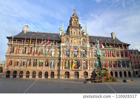 安特衛普市政廳是西歐比利時的世界遺產，是「比利時和法國鐘樓」的一部分 110928317