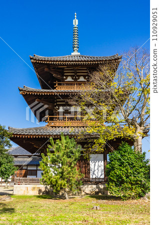奈良縣生駒郡斑鳩町的法吉祥寺；日本最古老的三層寶塔（國寶） 110929051