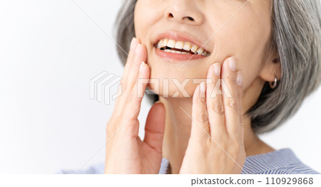 Dental mouth teeth 110929868