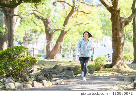 慢跑的女人 110930071