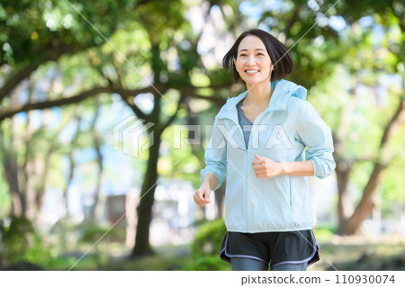 慢跑的女人 110930074