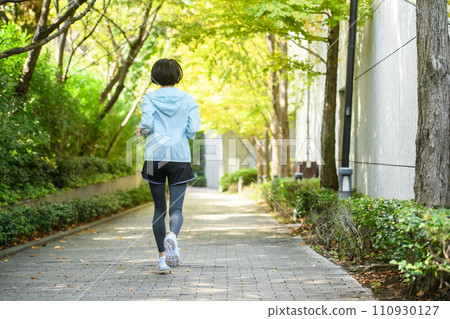 Woman jogging, back view 110930127
