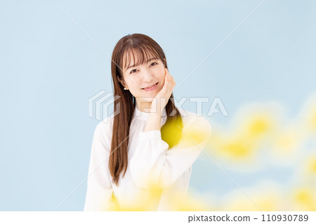 Beauty Woman Blue Back Front Bokeh 110930789