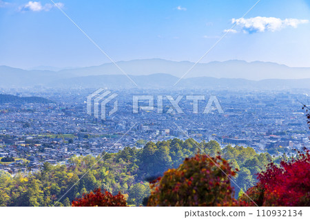 京都高雄大道的秋葉(11 月,晴天) 京都高雄大道的秋葉(11 月,晴天) 110932134