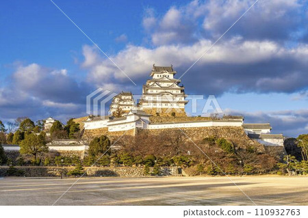 National treasure Himeji Castle at dusk, large castle tower, Himeji City, Hyogo Prefecture National treasure Himeji Castle at dusk, large castle tower, Himeji City, Hyogo Prefecture 110932763