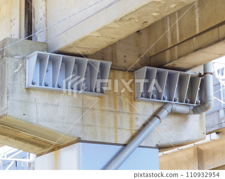 Earthquake reinforcement/elevated line 110932954