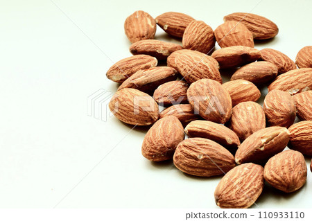 Almonds for beauty and health Almonds for beauty and health 110933110