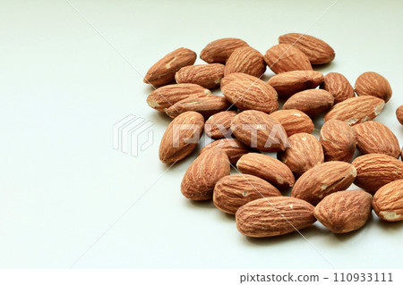 Almonds for beauty and health Almonds for beauty and health 110933111