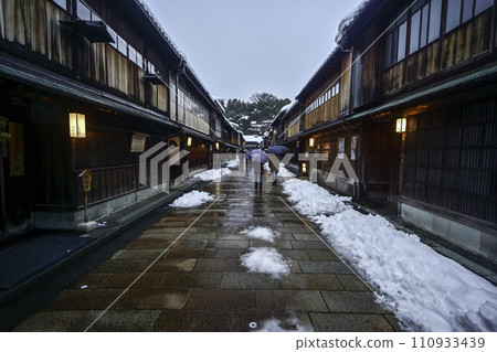 冬日的東茶屋地區雪景優美 110933439