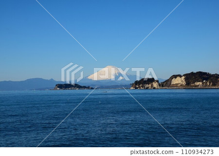 Enoshima and Mt. Fuji in winter Enoshima and Mt. Fuji in winter 110934273