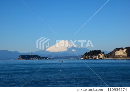 Enoshima and Mt. Fuji in winter Enoshima and Mt. Fuji in winter 110934274