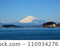 Enoshima and Mt. Fuji in winter 110934276