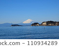 Enoshima and Mt. Fuji in winter 110934289