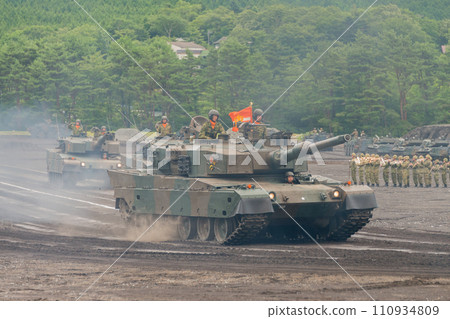Ground Self-Defense Force Type 90 tank parade 110934809