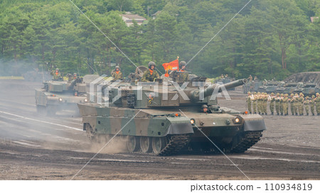 Ground Self-Defense Force Type 90 tank parade 110934819