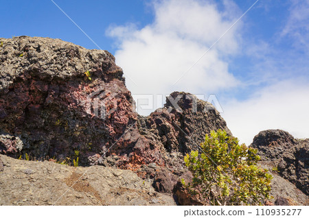 岩石裂縫和藍天 岩石裂縫和藍天 110935277