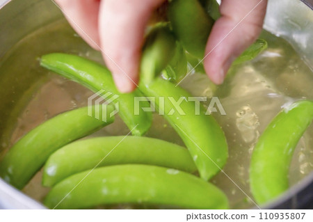 Smap peas boiled Smap peas boiled 110935807