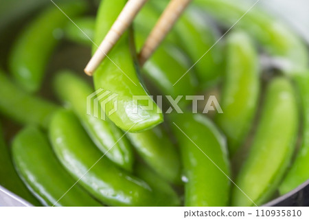 Smap peas boiled 110935810