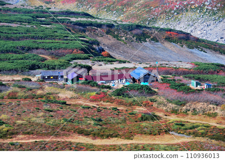 [Japanese mountain hut] Hokkaido, Daisetsuzan, Kurodake stone chamber (2011) 110936013
