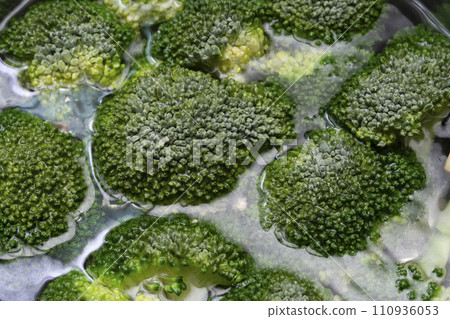 Broccoli Boil the broccoli 110936053
