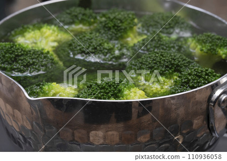 Broccoli Boil the broccoli 110936058