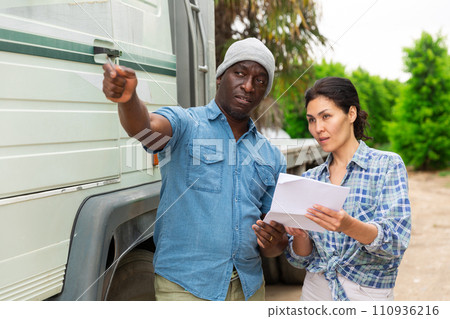 Man and woman are talking about trucking Man and woman are talking about trucking 110936216