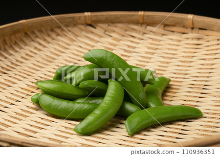 將豌豆放入濾鍋中瀝乾 110936351