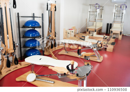 Equipment for Pilates -reformer bed, multifunctional bench, pilates apparatus with rope in gym 110936508