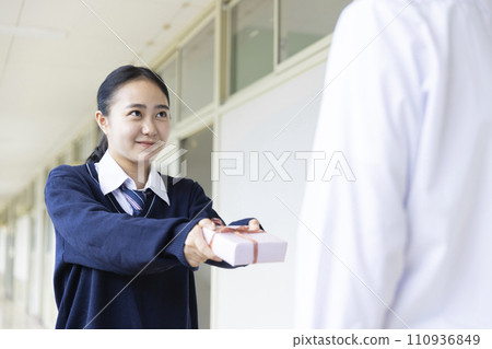 高中女生表達自己的感受 高中女生表達自己的感受 110936849